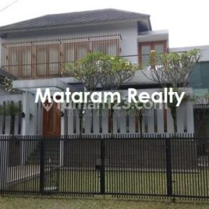  L153 Rumah  Villa Sangat Mewah di  Komplek Villa Triniti 